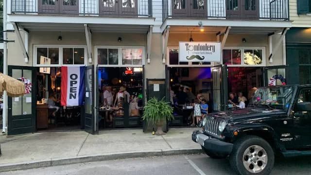 Tomfoolery, A Premier Sports Drinkery