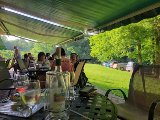 Three Oaks Vineyard LLC