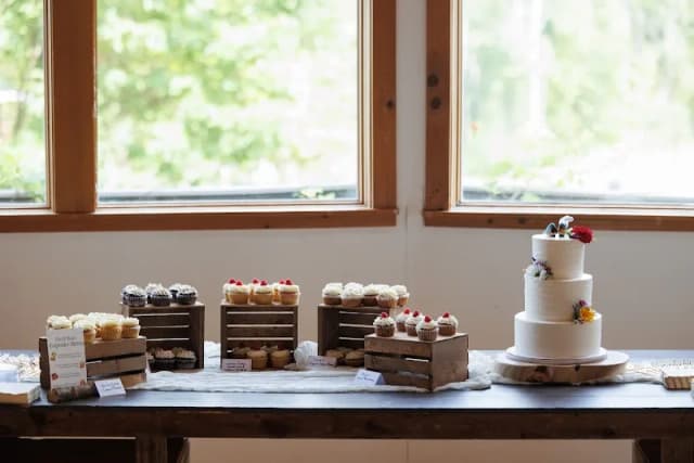 Red Poppy Cakery