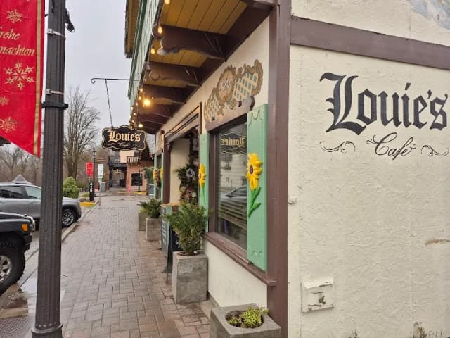Louie's