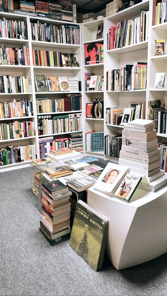 Macaulays Books