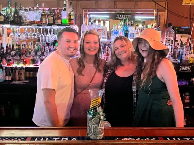 Bar 98