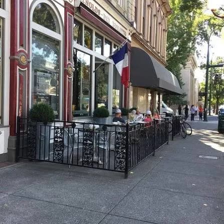 Brasserie Four