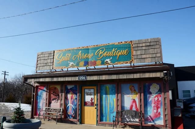 Split Arrow Boutique