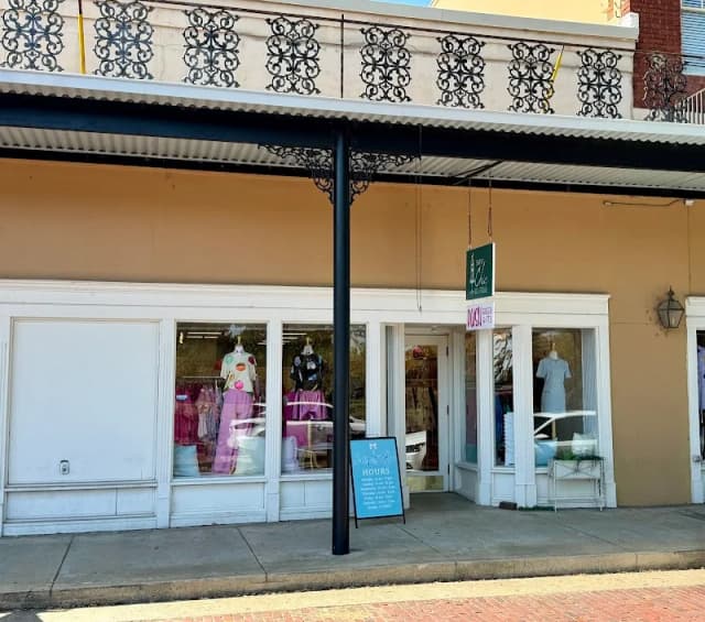 Simply Chic Boutique Natchitoches