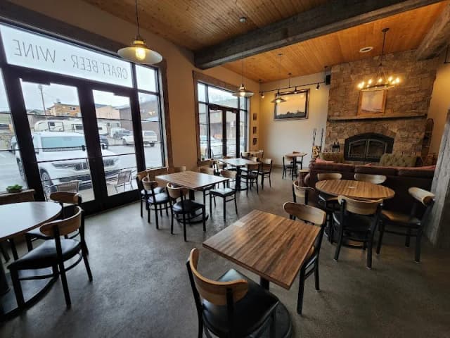 Wonderland Cafe & Lodge