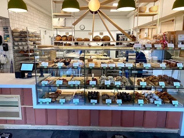Rise + Roam Bakery and Pizzeria