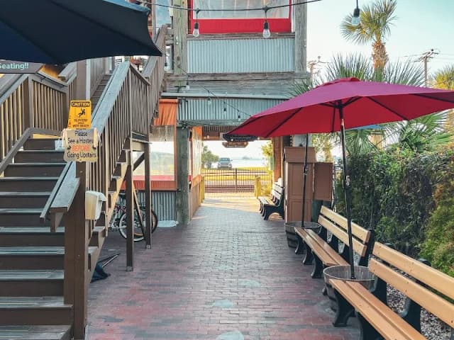 Salty Pelican Bar & Grill
