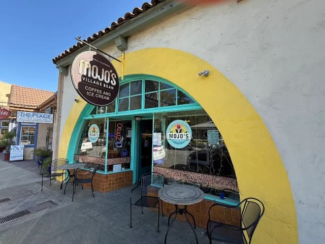 Mojo's Village Cafe