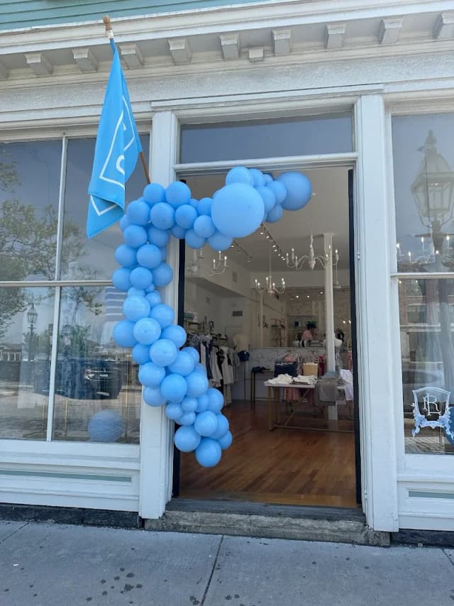 Luv, Rose Boutique