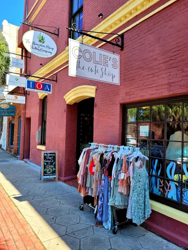 Colie's Clothing + Gifts