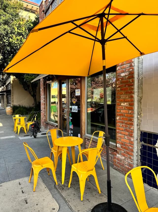 Le Paris Artisan & Gourmet Cafe