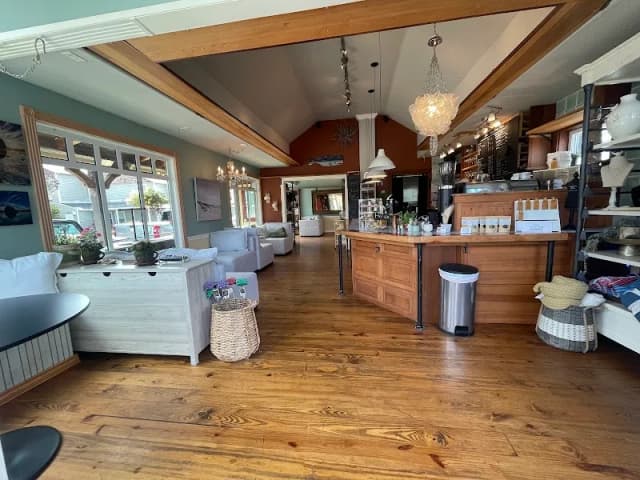 Elohveē Coffee Shop and Wine Bar