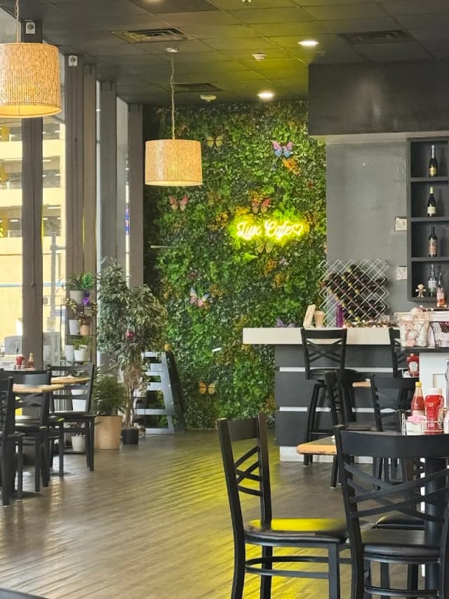 Lux Cafe | Best Southern Cuisine