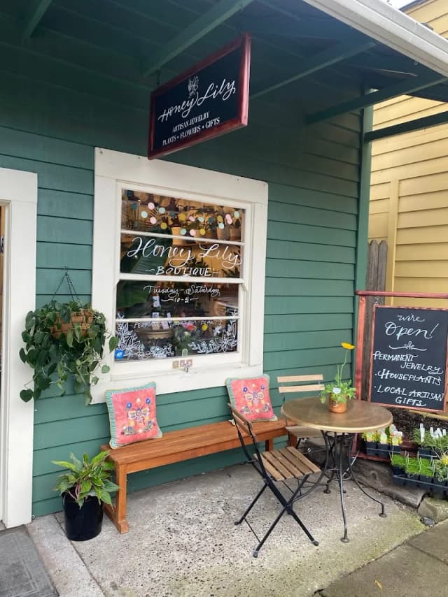 Honey Lily Boutique