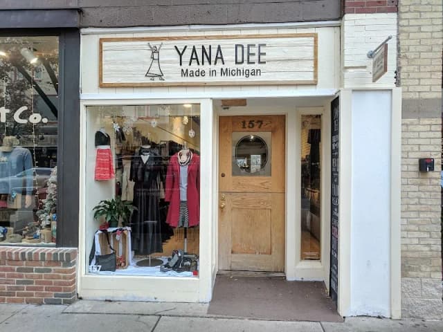 Yana Dee