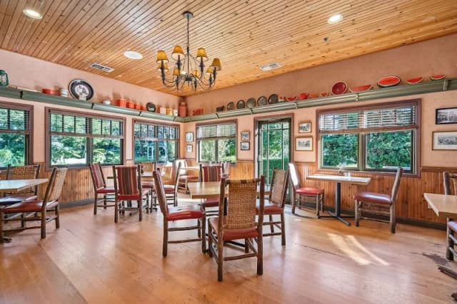 Cambria Pines Lodge Restaurant