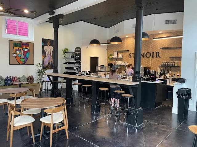 St. Noir Café