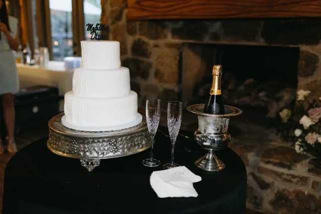 Cakes by Robbin