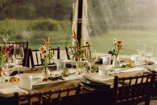 Woodstock Field to Vase