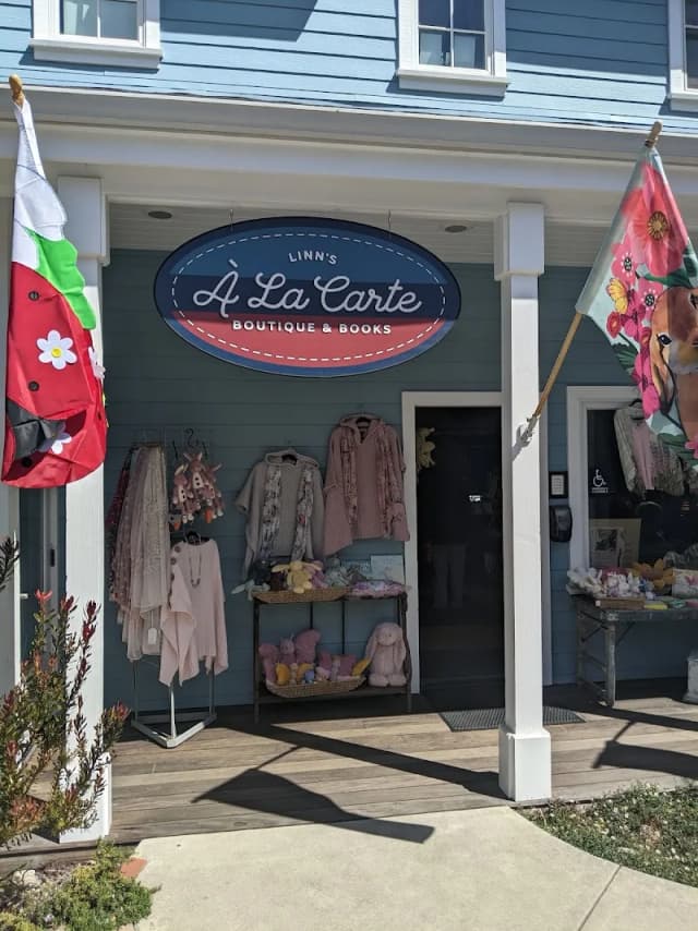 Linn's Á La Carte Boutique & Books ( formerly Linn's Home Style)