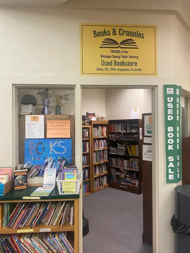 Books & Crannies Used Bookstore