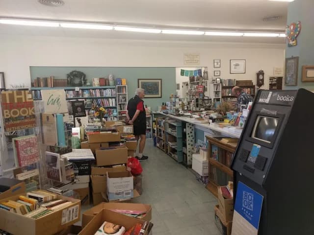 Earthlight Books