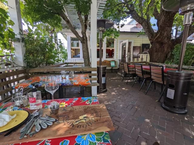 Lika's Quarter Cafe