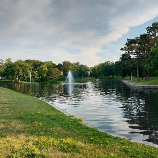 Deering Oaks Rose Circle