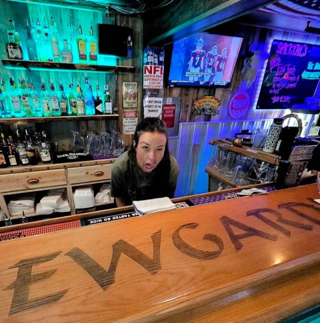 Brewgards Liquor and Lounge