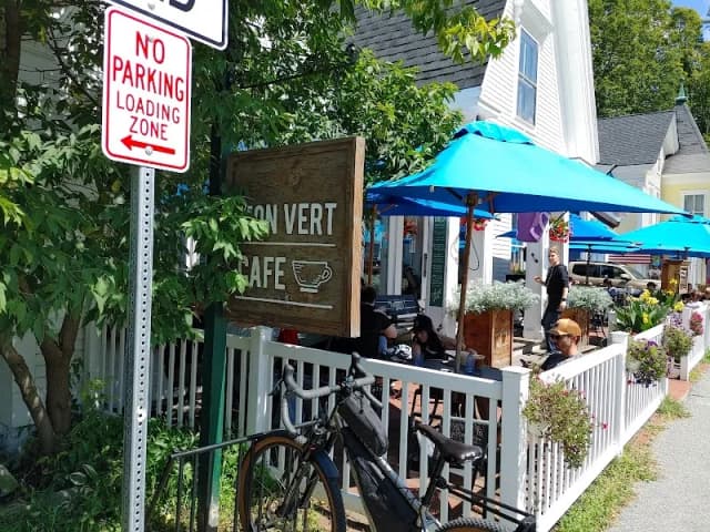 Mon Vert Cafe