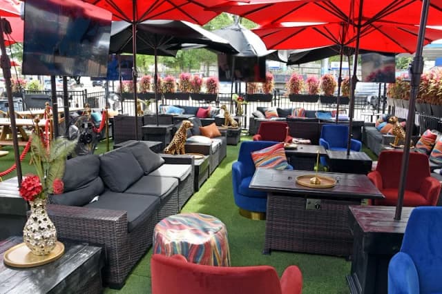The Velvet Ditch - Sports bar & Seafood
