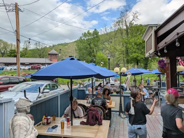Coach House Bar & Grill