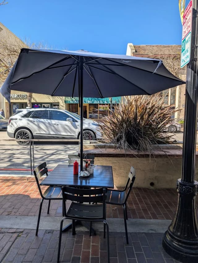 Old Monterey Café