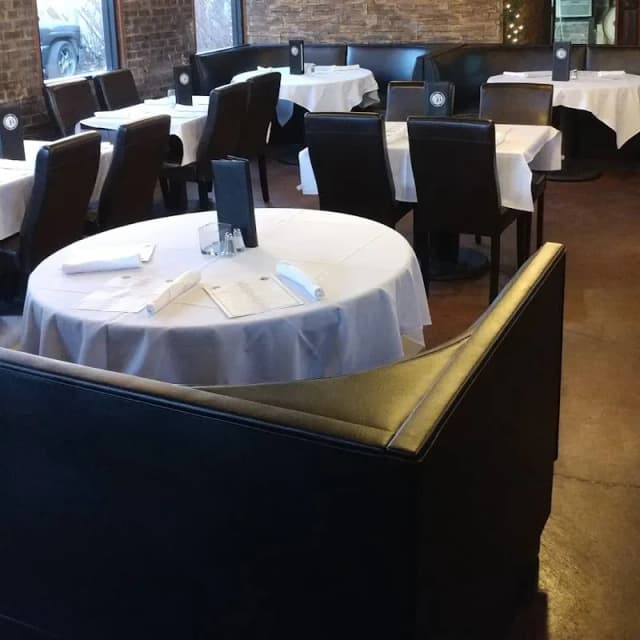 Mick's 33 Lounge