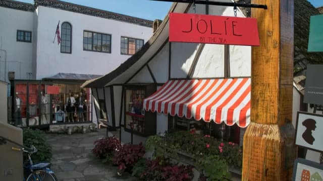 Jolie Carmel by the Sea