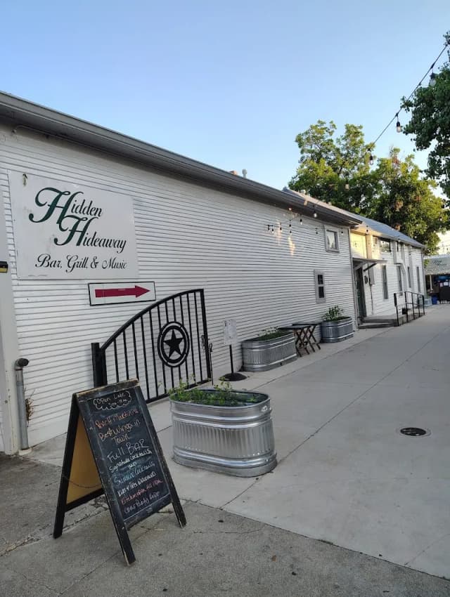 Hidden Hideaway On Main