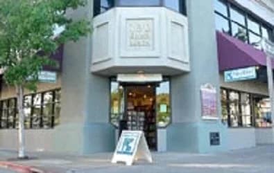 Many Rivers Books & Tea