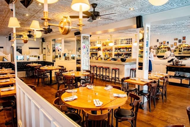 Vin Sur Vingt Bistro - Sag Harbor