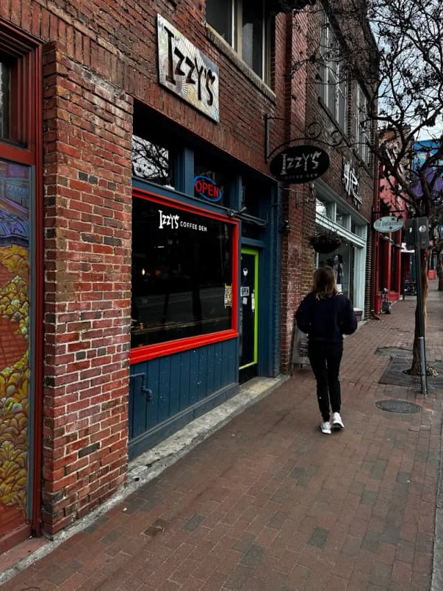 Izzy's Coffee Den